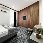 فندق Orijent