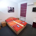 فندق Orijent
